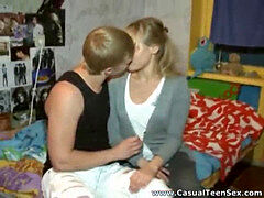 Blasen, Spermaladung, Handjob, Tätowierung, Jungendliche (18+)