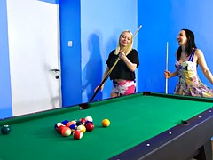 Bebê, Peitos grandes, Loiroa, Morena, Casal, Lésbica, Piscina, Tetas