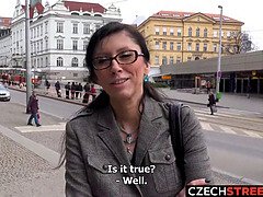 Kuřba, Brunetka, Brýle, Homemade, Milf žcbp, Venku, Realita, Vyholené