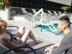 Tir de sperme, Faciale, Interracial, Piscine, Réalité, Rousse roux, Rugueux, Suçant