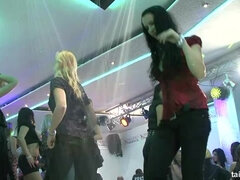 Bruinharig, Dansen, Hardcore, Lesbisch, Likken, Feest, Pornster, Nat