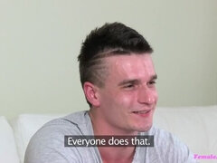 Amateur, Sucer une bite, Éjaculation interne, En levrette, Femelle, Branlette thaïlandaise, Bureau, Chatte