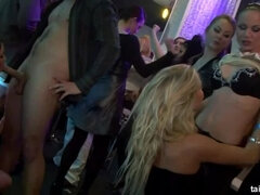 Μεγάλος πούτσος, Μαύρος, Μελαχροινή, Γυμνό αρσενικό, Βαθυ λαρυγγι, Τακούνια, Λεσβία, Ξυρισμένη