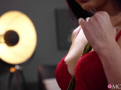 Kont, Grote mammen, Lesbisch, Likken, Moeder die ik wil neuken, Natuurlijke tieten, Kousen, Vrouw