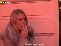 Amatör, Blondin, Söt, Hardcore, Underkläder, Offentlig, Toalett