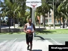 Cul, Gros cul, Gros seins, Sucer une bite, Tir de sperme, Interracial, Suçant, Tatouage