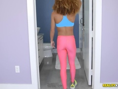 바람핀, 에보니, 얼굴에, 수음, 현실, 샤워, 빼빼한, 청소년