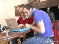 Amatør, Anal, Kukk suging, Strømper, Trekant