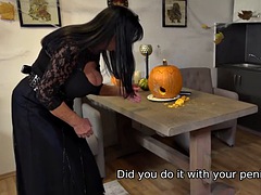 Duże cycki, Obciąganie, Brunetka, Hardcore, Masturbacja, Dojrzałe, Macocha, Cycki