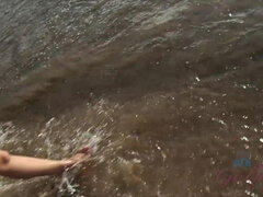 Блондинки, Эксгибиционист, Подружка, Голышом, На природе, Крошечные, На публике, Сиськи