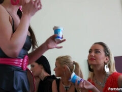 Påklædt sex, Hårdt, Hjemmelavet, Lesbisk, Olie, Orgie, Swingers