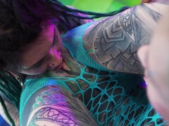 Illuz has a strapon to use on Anuskatzz