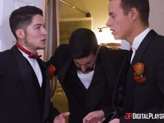 Culo, Cuarto de baño, Polla, Estilo perrito, Penetracion con dedos, Perforación, Cabello corto, Tatuaje