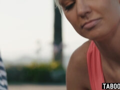 Blond, Bruinharig, Rondborstig, Lesbisch, Likken, Moeder die ik wil neuken, Moeder, Buiten