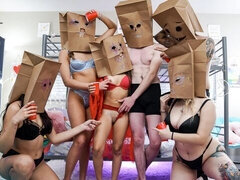 18, Stor stjärt, Stor kuk, Stora tuttar, Avsugning, Doggystyle, Orgie, Tonåring