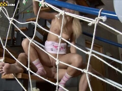 Blondinka, Samozadovoljevanje, Piercing, Striptiz, Igrače