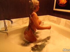 淫乱熟女, タトゥー