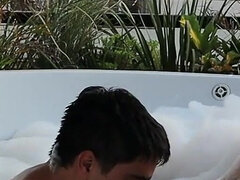 Hot Sex in the Jacuzzi with Lynn Scream