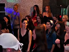 Любители, Брюнетки, Одетые девушки голые парни, Пальцем, Секс без цензуры, Межрасовый секс, На публике, Реалити