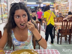 Kivillanó idomok, Étel, Szabadban, Nyilvános, Nuni, Szoknya alatti