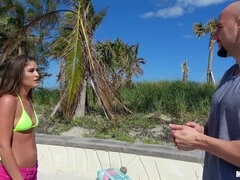 Amateur, Grosse bite, Sucer une bite, Branlette thaïlandaise, Public, Chatte, Rasée, Avaler