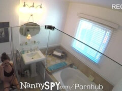 Kinderhüterin, Grosser schwanz, Blasen, Braunhaarige, Kompilation, Spermaladung, Aufs gesicht abspritzen, Titten