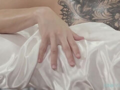 Μεγάλα βυζιά, Μελαχροινή, Βαθυ λαρυγγι, Στο πρόσωπο, Μαλλιαρός, Ηδ, Μασάζ, Τατουάζ