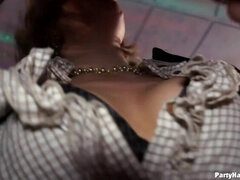 Amatør, Blondine, Pik sutte, Brunette, Påklædt sex, Briller, Lingerie, Fest