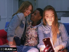 Velké péro, Kuřba, Brunetka, Creampie, Na obličej, Spodní prádlo, Jezdectví, Švédská rojka