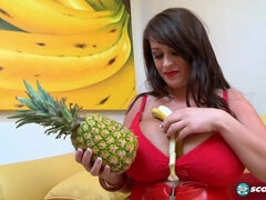 Gros seins, Brunette brune, Nourriture, Solo