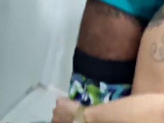 WOMEN GO OUT TO BUY CLOTHES AND LOCK THEM IN THE LOCKER ROOM OF THE STORE.