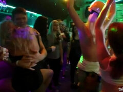 Oblečena, Dekle drka tiča, Hardcore, Medrasni seks, Orgija, Zabava, Svingerji, Mokra