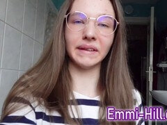 18 ans, Amateur, Asiatique, Salle de bains, Fait maison, Masturbation, Petite femme, Maigrichonne