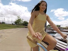 Rumpa, Baben, Avsugning, Brunett, Liten och nätt, Fitta, Tonåring