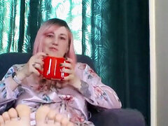 Longing for Soles -lady Angela Nakes You Sniff Her Feet