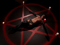 Bdsm, Avsugning, Doggystyle, Handjobb, Klackar, Stockings, Tatuering, Tuttar