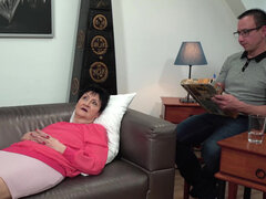 Cumizás, Gesztenyebarna, Ondó fröcskölés, Arcra élvezés, Nagyi, Érett koros, Természetes mellek, Nyelés