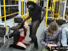 Velik kurac, Fafanje, Rjavolaska, Obrazno, Hd, Medrasni seks, Poljubljanje, Prvoosebno snemanje seksa