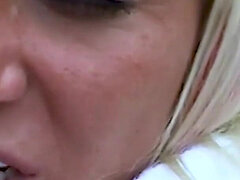 Amatör, Stora tuttar, Avsugning, Bil, Milf, Utomhus, Polis, Trekant