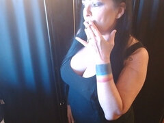 Ruskeahiuksinen, Kotitekoinen, Vanhempi, Tupakoiva, Soolo