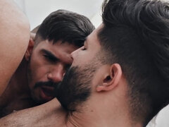 Amatoriale, Anale, Pompino, Schizzo di sborra, Gay, Spagnola, Terzetto, Guardone