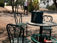 Brunetka, Fetiš, Latinskej, Vonku, Vyholené, Zrezanie, Kozičky, Voyeur