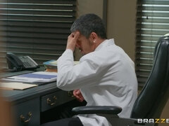 Brunetka, Sestřička, Softcore, Uniforma