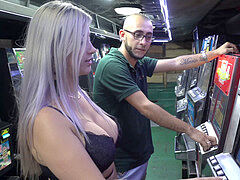 Mamada, Corridas, Corridas faciales, Latina