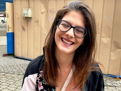 Arsch, Grosser schwanz, Blasen, Braunhaarige, Brille, Interrassisch, Öffentlich, Rasiert