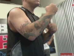 Amerikanisch, Arabisch, Braunhaarige, Sperma im mund, Dürr, Titten