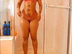 화장실, 크고 아름다운 여자, 큰 엉덩이