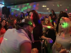 Blondína, Brunetka, Skupina, Medzirasové, Spodná bielizeň, Piercing, Realita, Tetovanie