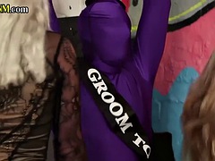 CFNM, classy ladies, guy in spandex jerking off, handjob, handjob, until cumshot