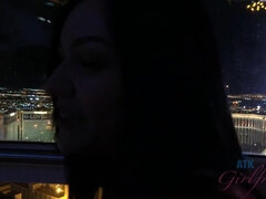 Enthousiasteling, Badkamer, Bruinharig, Pop, Jurk, Vriendin, Kut duiken, Tieten likken